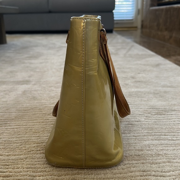 Louis Vuitton Monogram Vernis Houston Shoulder Bag - Picture 15 of 15